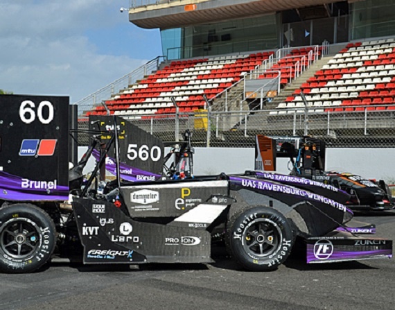 Rennwagen mit 3D-Druck Zahnrädern