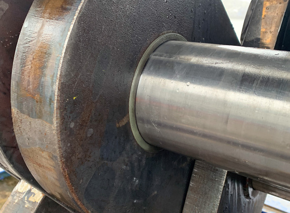 igutex TX1 Gleitlager in der Schwenkkinematik des A-Frames