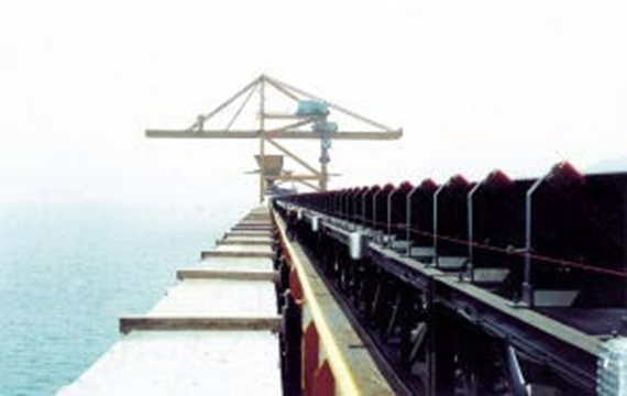 cable carrier on a long travel crane 