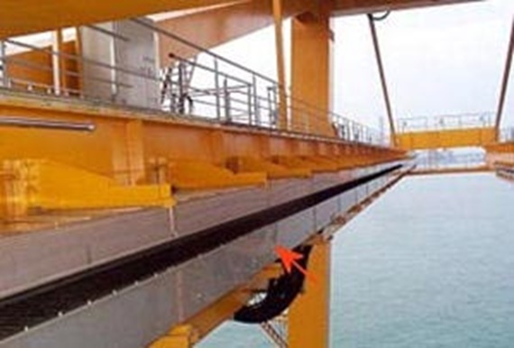 cable carrier on crane