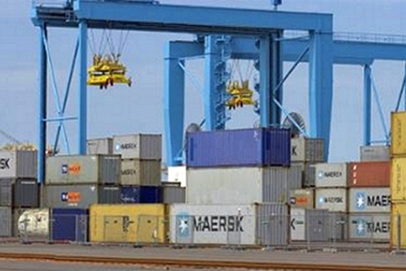 Portiques d'empilement avec chaînes porte-câbles igus® et câbles chainflex®