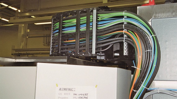 Energiekette mit chainflex-Leitungen