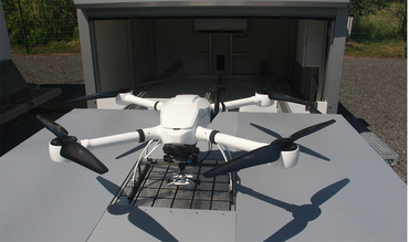 Drone op laadplatform