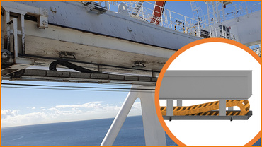 Installation d'une chaîne porte-câbles sous la poutre du pont