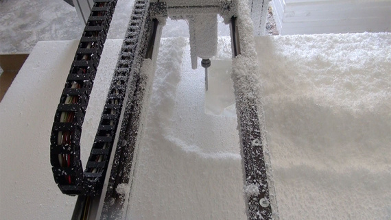 Fräsmaschine mit drylin Linearlagern