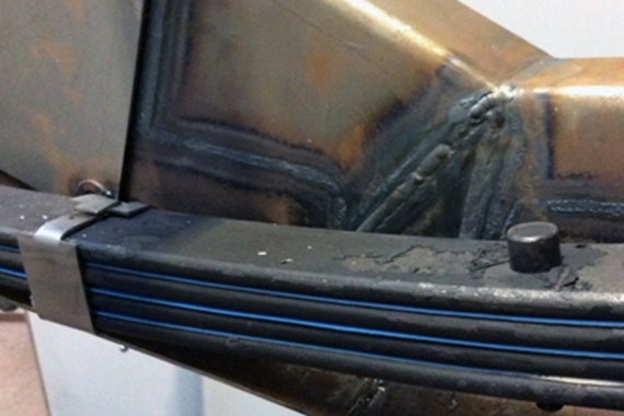 Blattfederung mit Tribo-Tape