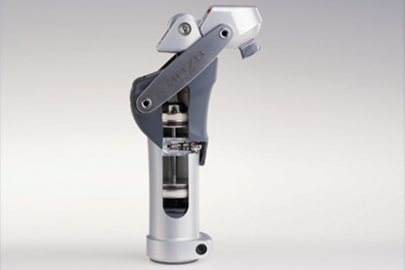 Articulation de genou prothétique de la société Otto Bock HealthCare GmbH, équipée de bagues pour pistons iglidur®