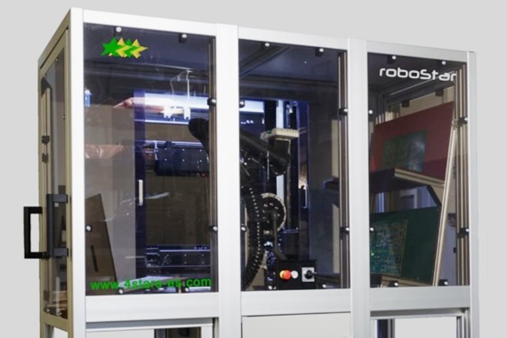 Dispositif de test de platines RoboStar avec bras de robot robolink
