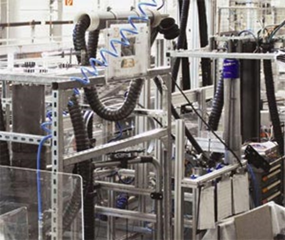 Torsietesten van de triflex® R in het igus® laboratorium, Keulen