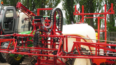 Feldspritze mit Energiekette