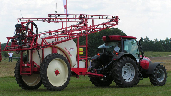 Feldspritze mit Energiekette